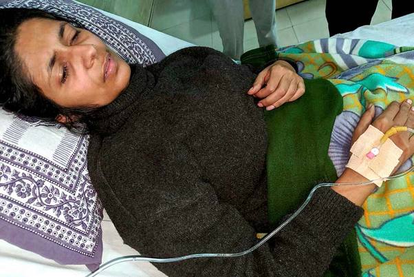 13  दिनों से अनिश्चितकालीन भूख हड़ताल पर बैठीं दिल्ली महिला आयोग की प्रमुख स्वाति मालीवाल  को नई दिल्ली के लोक नायक अस्पताल में भर्ती कराया गया