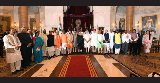 मोदी के 72 मंत्री करोड़पति, सबसे ज्यादा धन अकबर के पास