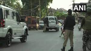 श्रीनगर में अस्पताल के पास सुरक्षाबलों पर आतंकियों ने की फायरिंग, इलाके को घेरा गया, सर्च आपरेशन शुरू