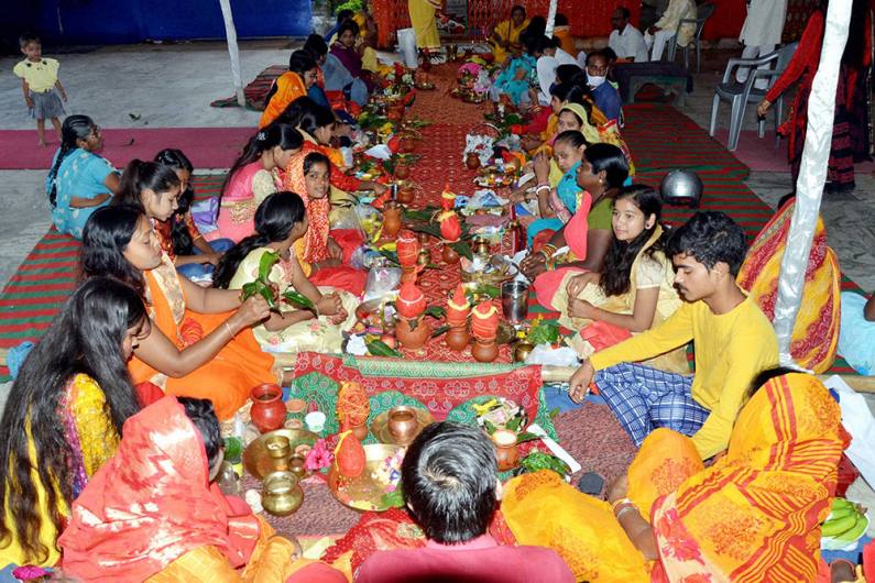 रांची में 'नवरात्रि' पर्व के पहले दिन श्रद्धालुओं ने की मां दुर्गा की आराधना