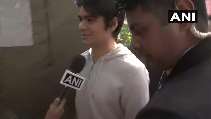 प्रियंका गांधी के बेटे रेहान राजीव वाड्रा ने पहली बार वोट डाला