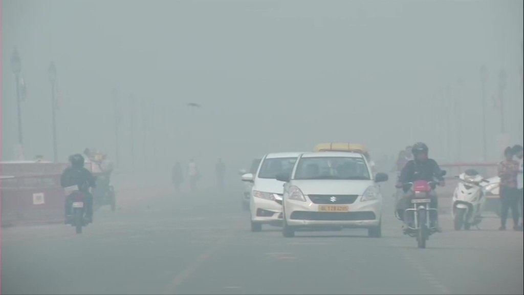 दिल्ली के मेजर ध्यानचंद नेशनल स्टेडियम और इंडिया गेट के आसपास के इलाकों में 'गंभीर' श्रेणी में वायु गुणवत्ता