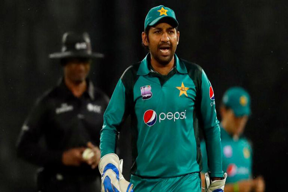 पीसीबी ने सरफराज अहमद से छीनी टेस्ट और टी-20 की कप्तानी, चुने नए कप्तान