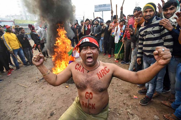 पटना में एनआरसी और नागरिकता संशोधन कानून (सीएए) के खिलाफ प्रदर्शन करते प्रदर्शनकारी