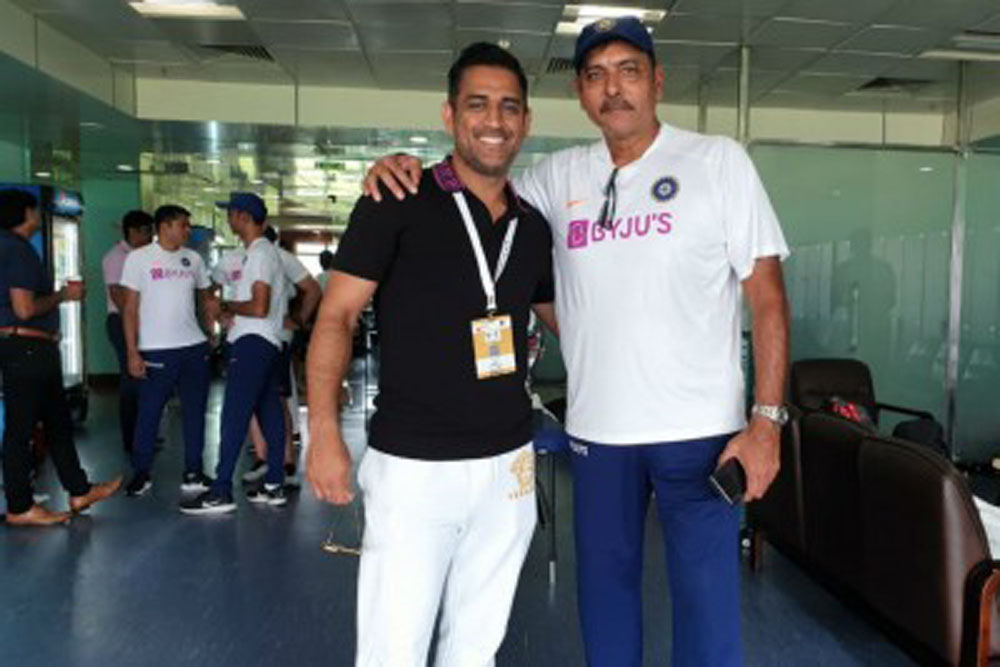 रांची टेस्ट में भारतीय ड्रेसिंग रूम में दिखे महेंद्र सिंह धोनी