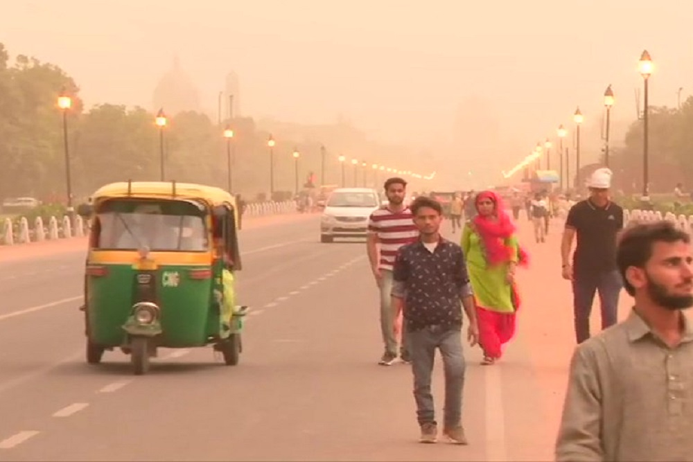 दिल्ली-एनसीआर में चली धूल भरी आंधी