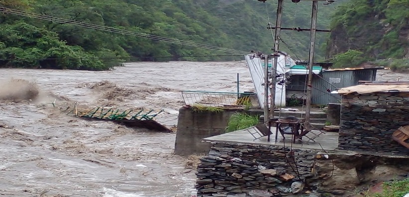 हिमाचल: भूस्खलन से पांच की मौत, भारी बारिश के बाद सभी प्रमुख नदियां उफान पर; लाहुल और स्पीति में रेड अलर्ट जारी