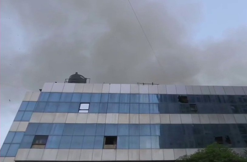 मुंबई के अस्पताल में लगी आग, अब तक 10 की मौत, 70 से ज्यादा कोरोना मरीजों को बचाया गया