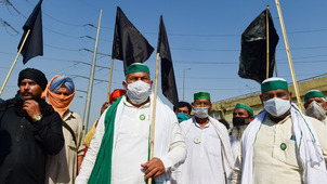 कृषि कानून के खिलाफ आंदोलन के छह महीने पूरे होने पर किसानों ने मनाया ‘काला दिवस’, लहराए काले झंडे
