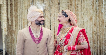 एक दूसरे के हुए सोनम और आनंद अहूजा, देखें शादी की तस्वीरें