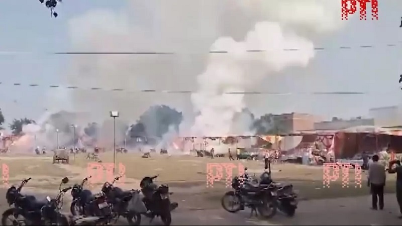 उत्तर प्रदेश: मथुरा में 7 पटाखों की दुकानों में लगी आग, 9 घायल