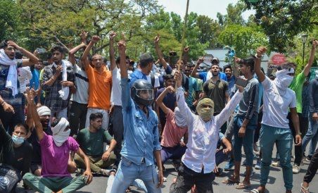 नहीं थम रहा है अग्निपथ स्कीम को लेकर विरोध प्रदर्शन, पंजाब में युवाओं ने किया हाइवे ब्लॉक