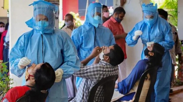 कोरोना वायरस: देश में बीते दिन आए 7,554 नए मामले, 223 मरीजों की मौत