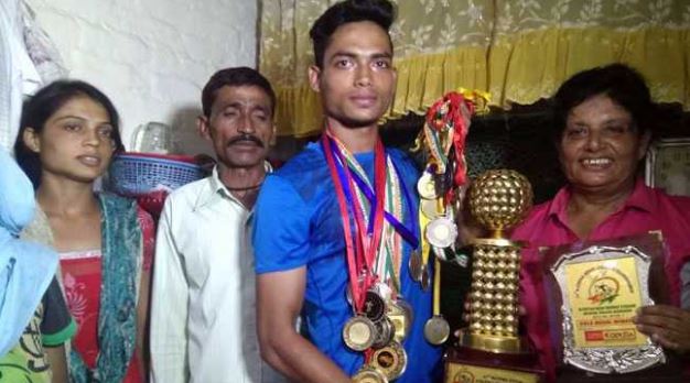रिक्शा चालक के बेटे निसार अहमद ने ईद पर दौड़ में बनाया ऑल इंडिया रिकॉर्ड