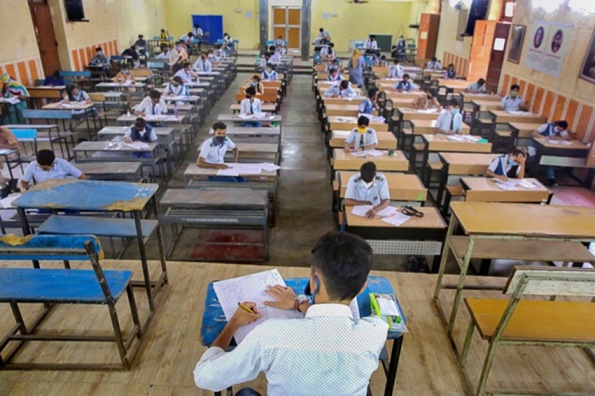 कोरोना का कहर: CBSE दसवीं बोर्ड की परीक्षा रद्द, नहीं होगा एग्जाम; 12वीं की परीक्षाएं स्थगित