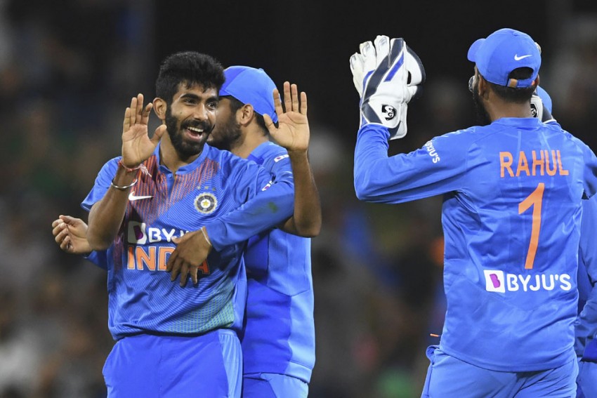 पांच मैचों की टी-20 सीरीज में भारत ने न्यूजीलैंड का किया सफाया, आखिरी मैच 7 रनों से जीता