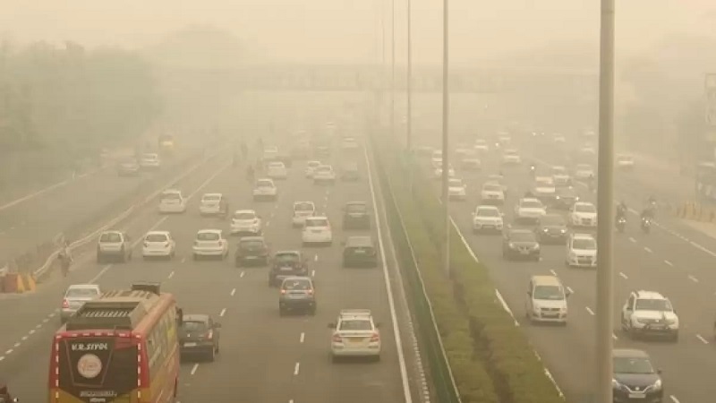दिल्ली वायु गुणवत्ता: AQI 'गंभीर' से सुधरकर हुआ 'बहुत खराब', हटाए गए प्रदूषण रोधी प्रतिबंध