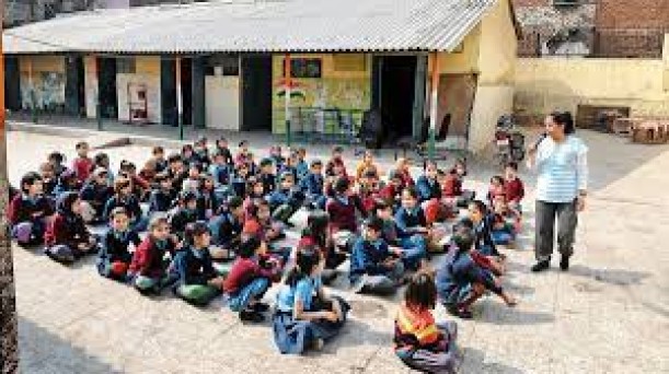 दिल्ली के नारायणा इलाके में गैस रिसाव से एमसीडी स्कूल के 28 विद्यार्थी बीमार, प्राथमिकी दर्ज