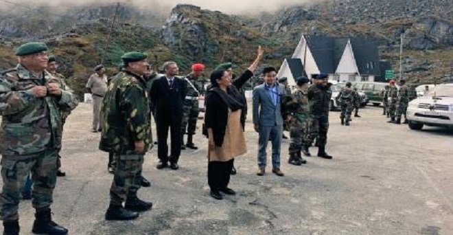जब रक्षा मंत्री ने चीनी सैनिकों को बताया नमस्ते का मतलब, देखिए वीडियो