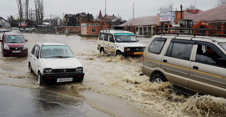 जम्मू कश्मीर में खराब मौसम ने ली 16 की जान