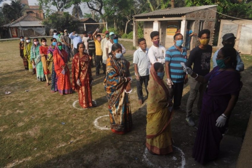 अबकी बार बंगाल में किसका 'खेला'- 5वें चरण का मतदान जारी, 6 जिलों की 45 सीटों पर हो रही वोटिंग, 2 बजे तक 54.70% मतदान