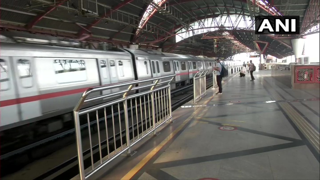 कोरोना वायरस: रेड, ग्रीन और वायलेट लाइन पर भी आज से शुरू हुई दिल्ली मेट्रो सेवा