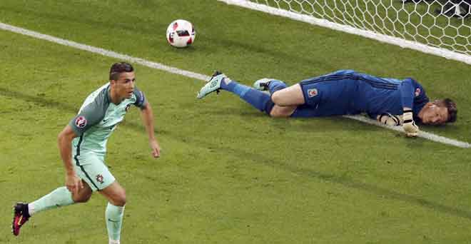 रोनाल्डो ने वेल्स का सपना तोड़ा, पुर्तगाल फाइनल में