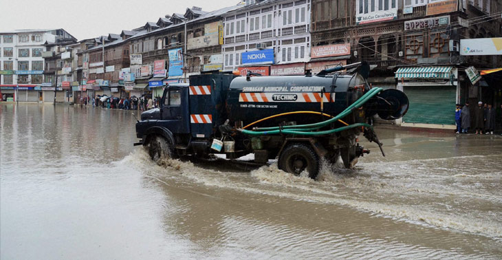 कश्मीर में फिर बाढ़ के हालात