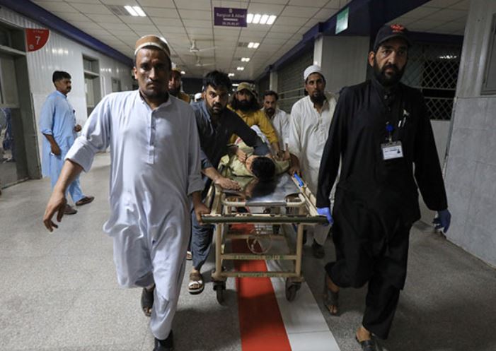 पाकिस्तान धमाका: मारे गए लोगों की संख्या बढ़कर 54 हुई, पुलिस ने मामला दर्ज किया