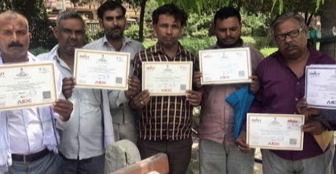 स्किल इंडिया के नाम पर ठगी का कारोबार, ई-रिक्शा वालों को बनाया शिकार