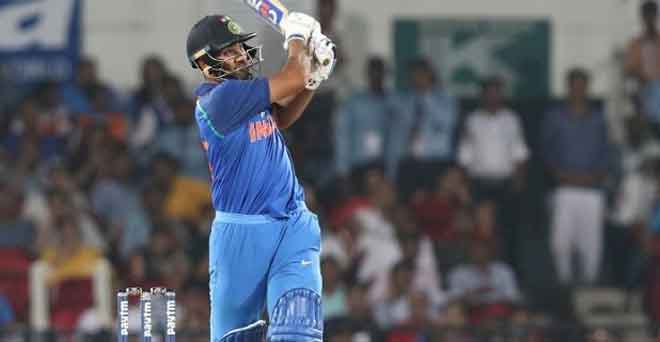 टी20: रोहित ने की वर्ल्ड रिकॉर्ड की बराबरी, श्रीलंका को दिया 261 रनों का लक्ष्य