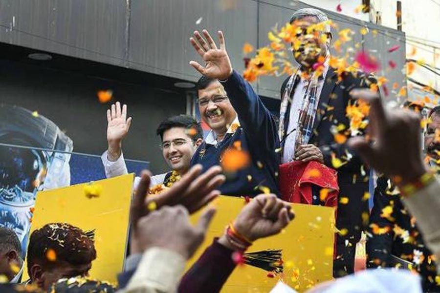 केजरीवाल को चुनाव आयोग का नोटिस, कोर्ट परिसर में मोहल्ला क्लीनिक का किया था वादा