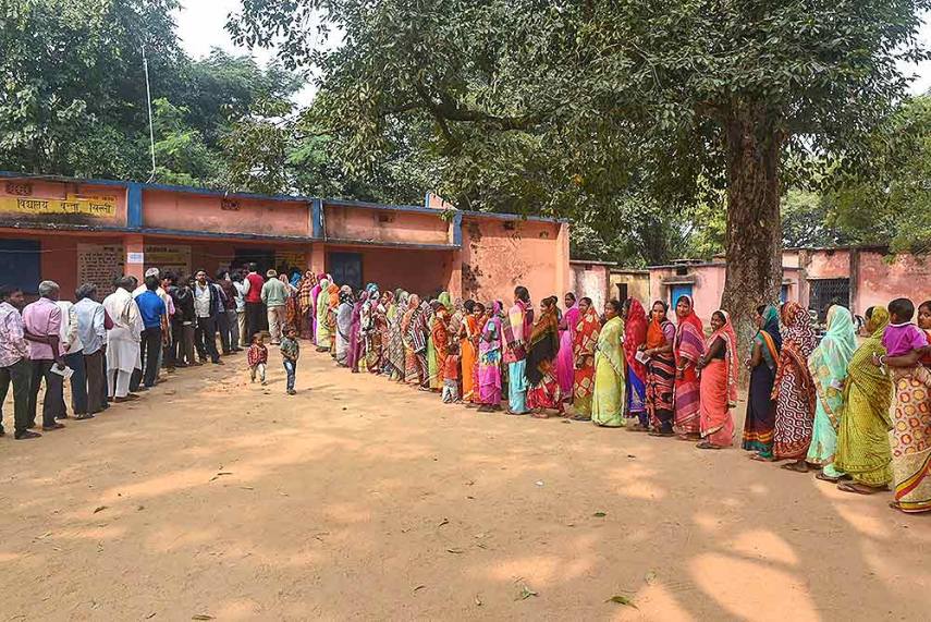 मधुपुर का मुकाबला: झामुमो के हफीजुल और भाजपा के गंगा में सीधी टक्‍कर, 11 बजे तक 35.61 प्रतिशत वोटिंग,