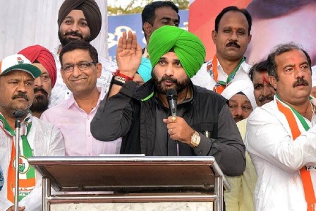 मध्य प्रदेश विधानसभा चुनावों से पहले जबलपुर में एक रैली को संबोधित करते नवजोत सिंह सिद्धू