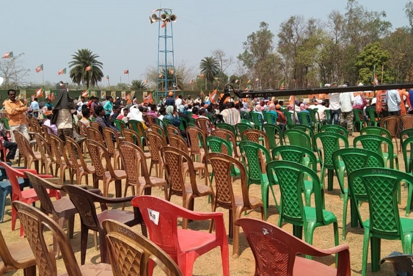 पश्चिम बंगाल चुनाव: नड्डा से लेकर शाह तक की रैली में कुर्सियां खाली, क्या भाजपा के हार के हैं संकेत?