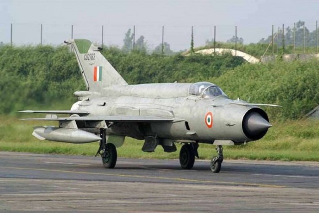 राजस्थान के बीकानेर में क्रैश हुआ एयरफोर्स का मिग-21 फाइटर जेट, पायलट सुरक्षित