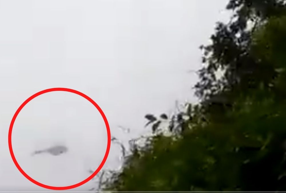 सीडीएस हेलीकॉप्टर क्रैश: घटना स्थल से ब्लैक बॉक्स बरामद, देखें हादसे से चंद सेकेंड पहले का वीडियो