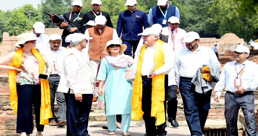 G20 : विदेशी मेहमानों ने किया सारनाथ का दौरा, भव्य स्वागत के बीच की धमेक स्तूप की परिक्रमा