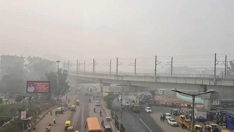 दिल्ली वायु प्रदूषण: 13 से 20 नवंबर 'ऑड-ईवन' योजना, लगातार चौथे दिन AQI गंभीर रहने के कारण 10वीं और 12वीं कक्षा को छोड़कर स्कूल रहेंगे बंद