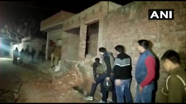 फर्रुखाबाद: देर रात ढाई बजे पुलिस ने बंधक बच्चों को छुड़ाया, एनकाउंटर में बदमाश ढेर