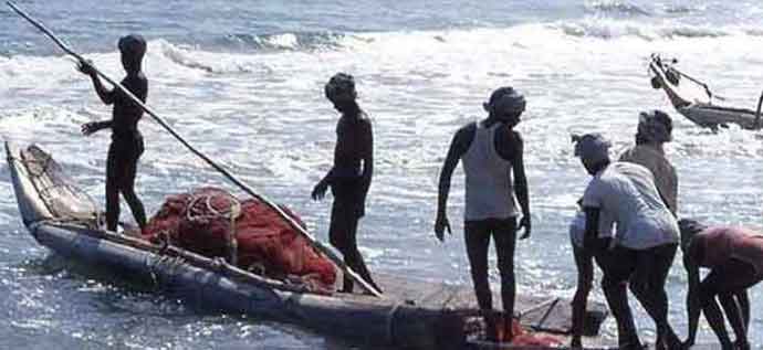 श्रीलंकाई नौसेना ने तमिलनाडु के 13 मछुआरों को गिरफ्तार किया, मुख्यमंत्री ने मोदी को पत्र लिखा