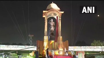 इंडिया गेट पर पीएम मोदी ने नेताजी की प्रतिमा का किया अनावरण, जाने कितने फुट ऊँची है ये प्रतिमा