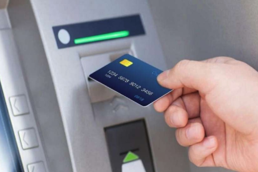 आपके ATM कार्ड में नहीं लगा है चिप तो कल से हो जाएगा बंद, आज रिप्लेस करवाने का आखिरी मौका
