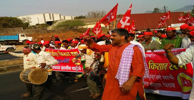 महाराष्ट्र : सोलापुर में किसानों पर पुलिस ने किया लाठी चार्ज, जबरन जमीन अधिग्रहण का मामला