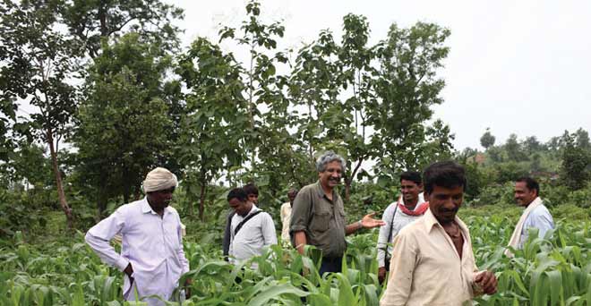 मध्य प्रदेशः विवादों में घिरा किसानों का विदेश दौरा