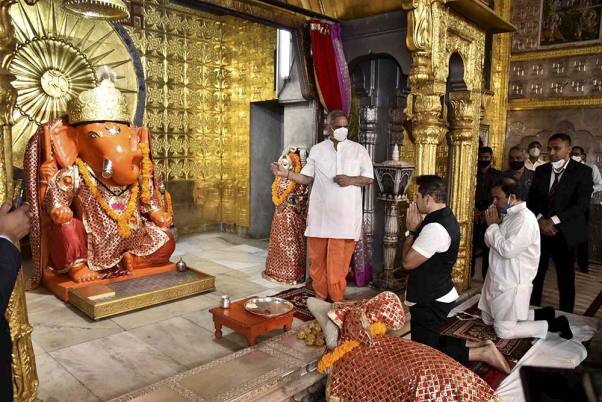 व्यवसायी रॉबर्ट वाड्रा दर्शन के लिए पहुंचे जयपुर के मोती डूंगरी गणेश मंदिर