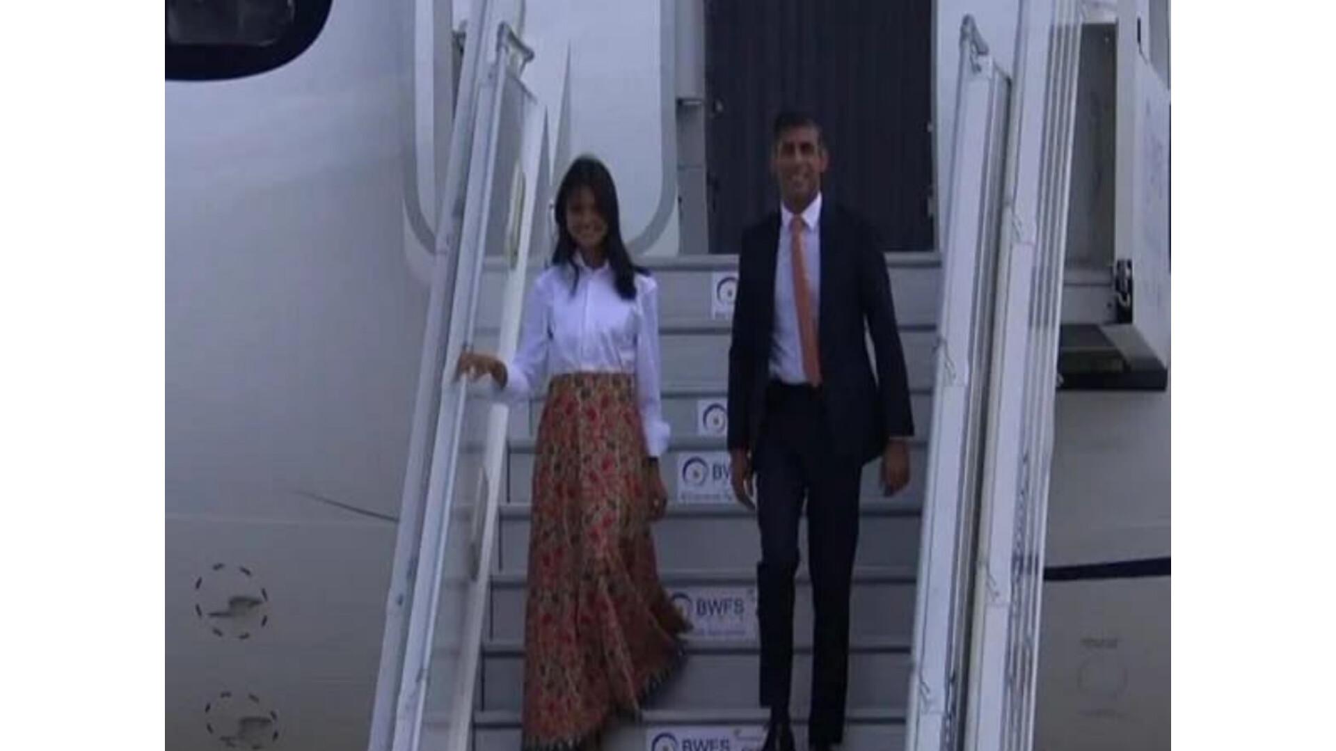 G20 शिखर सम्मेलन: यूके के पीएम ऋषि सुनक अपनी पत्नी के साथ भारत पहुंचे
