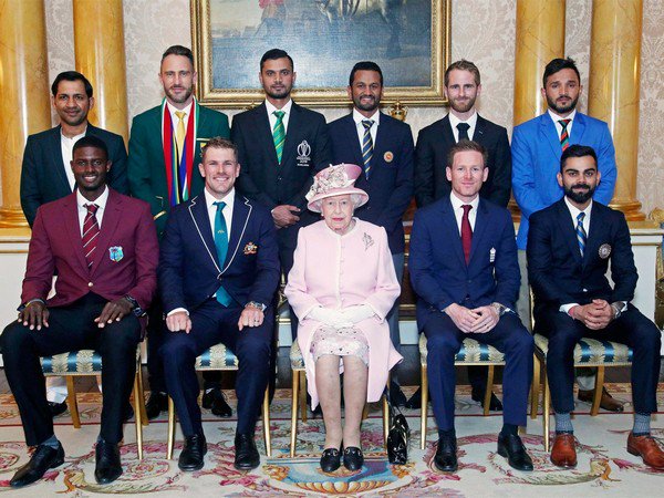वर्ल्ड कप-2019 की शानदार ओपनिंग सेरेमनी से पहले महारानी एलिजाबेथ से मिले सभी 10 टीमों के कप्तान