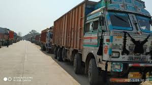 ट्रांसपोर्ट सेक्टर में एक करोड़ रोजगार पर सकंट, पंजाब-हरियाणा में जरूरी वस्तुओं की किल्लत की खबरें