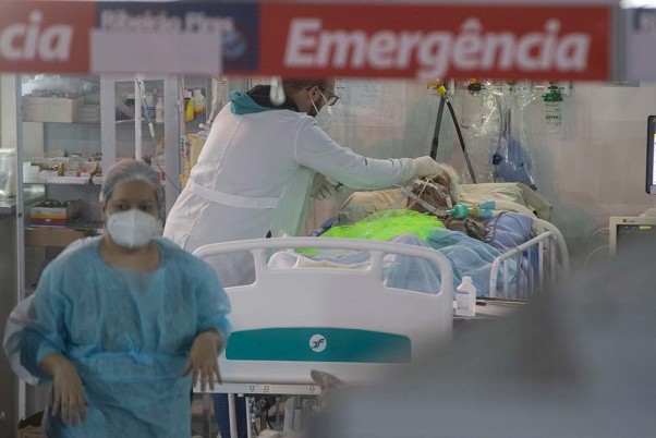 यूपी: 5 कोरोना मरीजों की मौत, परिजनों का आरोप- ऑक्सीजन की कमी से गई जानें